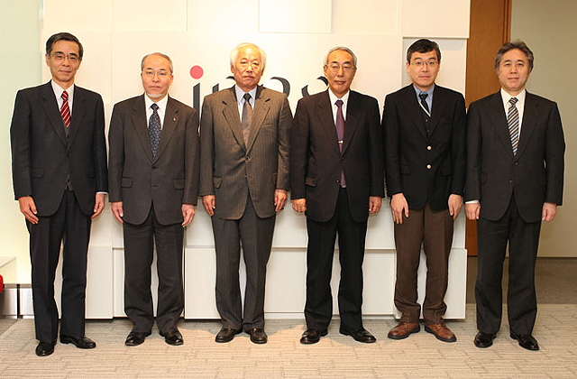 IIJ鈴木社長らが「JPRSユーザー会」設立、「.日本」の政策に異議(1/2) Watch Watch