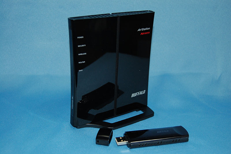 
�o�b�t�@���[�́uWHR-G300N/U�v�B2.4GHz�Ή���IEEE 802.11n�h���t�g2.0��������LAN���[�^
