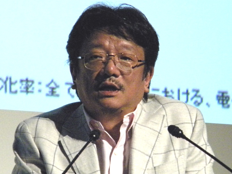 ���t�[�̈��딎��\������В��i�ʐ^��6��2���ɍs��ꂽ�L�҉���j