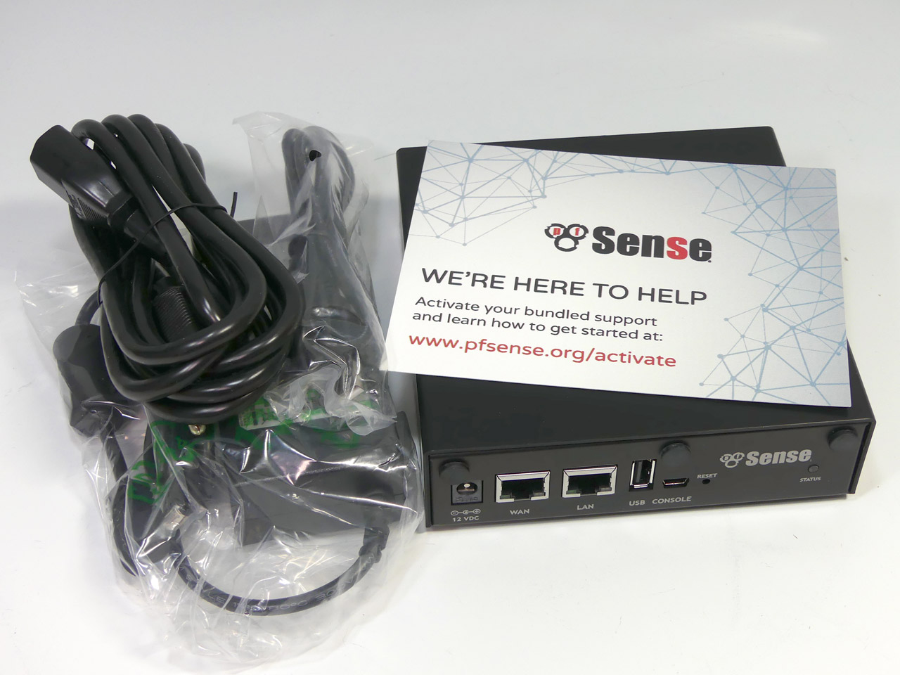 清水理史の イニシャルb 注目の 家のネットワーク丸ごとセキュリティ対策 直輸入の Pfsense 搭載アプライアンスを試す Netgate Sg 22 Internet Watch