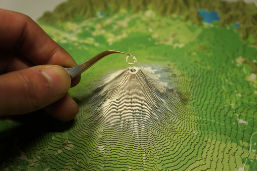 地図ウォッチ】 登頂の達成感も味わえる、紙で作る山岳立体模型キット 