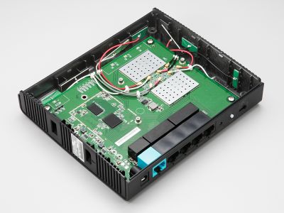 Dxアンテナ はwi Fiルーターの電波をどう強化したのか Wrc 2533gst で3割向上したそのポイントを聞く イニシャルb Internet Watch