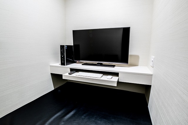 ネットカフェで 手ぶら でテレワーク可能 Webカメラなども取りそろえた店舗が登場 テレワーク百景 第5回 グランサイバーカフェ バグース コミックカフェ Bネット Internet Watch
