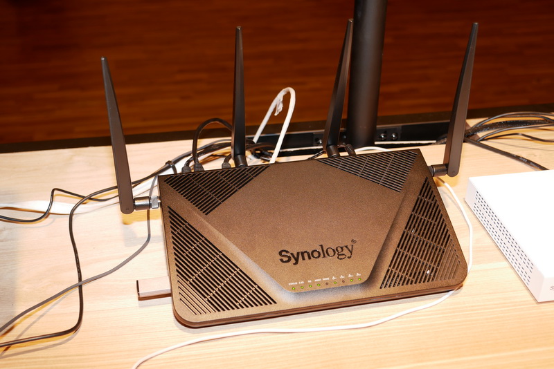 SynologyはNASだけではない！ 初のUTM製品を発表、高機能11acルーター「RT2600ac」からドアホン連携の監視ソリューションまで新製品続々  - INTERNET Watch