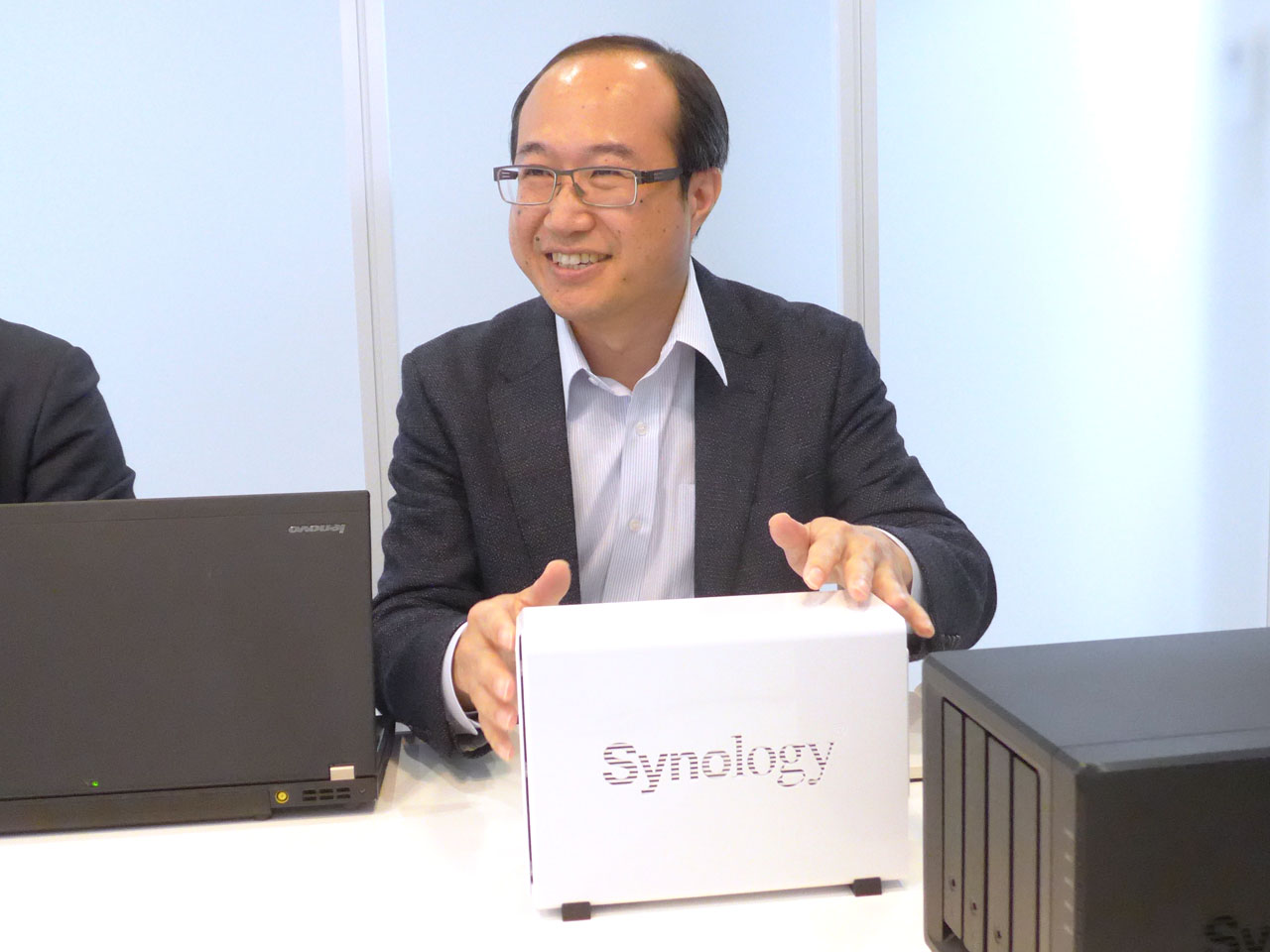 ついに日本法人を設立したsynology ファンの隙間にミリ単位でこだわる社長が進める日本での戦略は イニシャルb Internet Watch