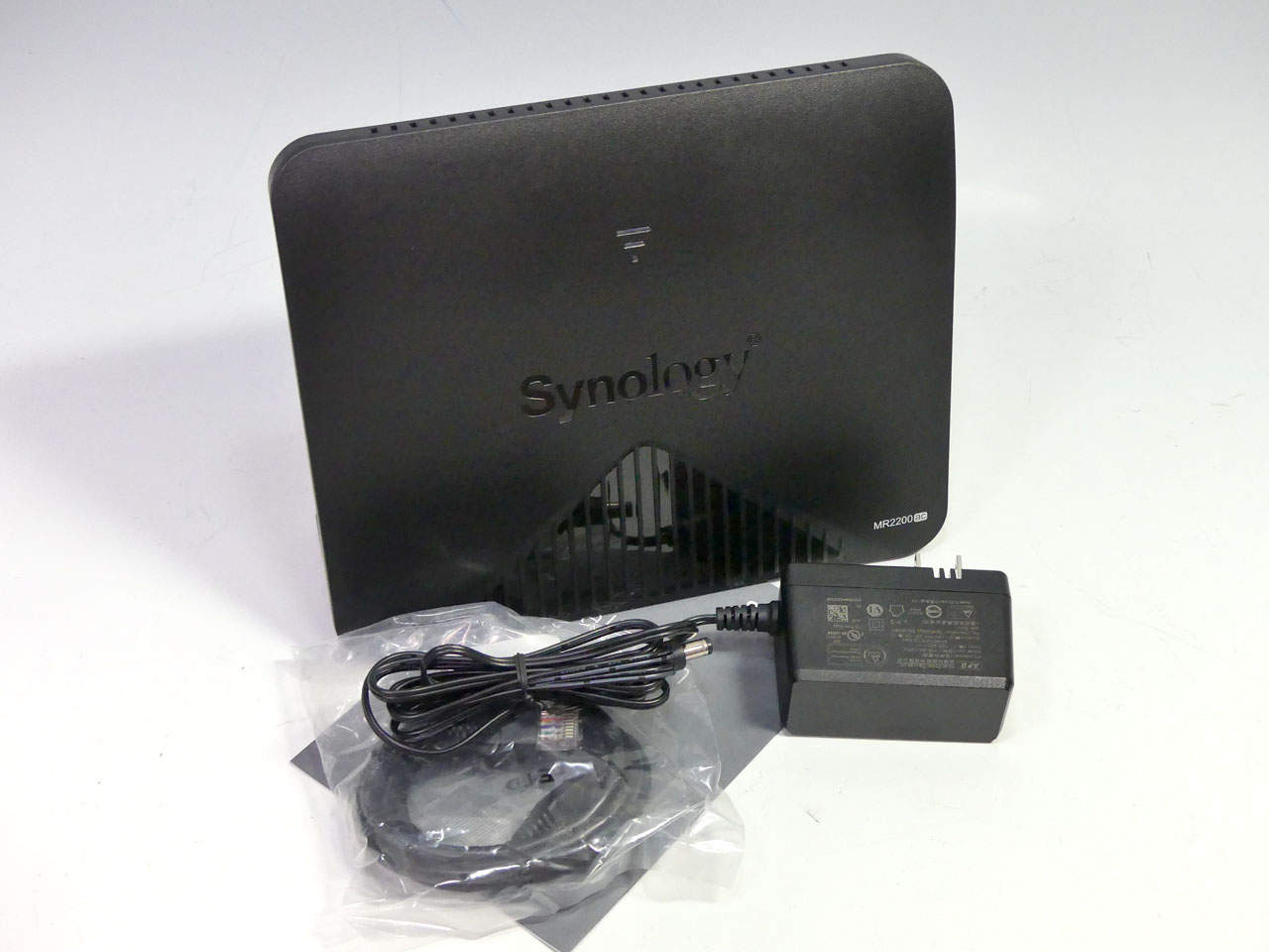 2台で家中200Mbps超のメッシュWi-Fiルーター、Synology「MR2200ac