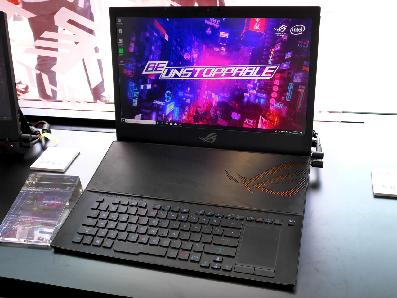 Wi-Fi 6・2.5G有線LAN搭載で92万円のゲーミングノート「ROG Mothership 