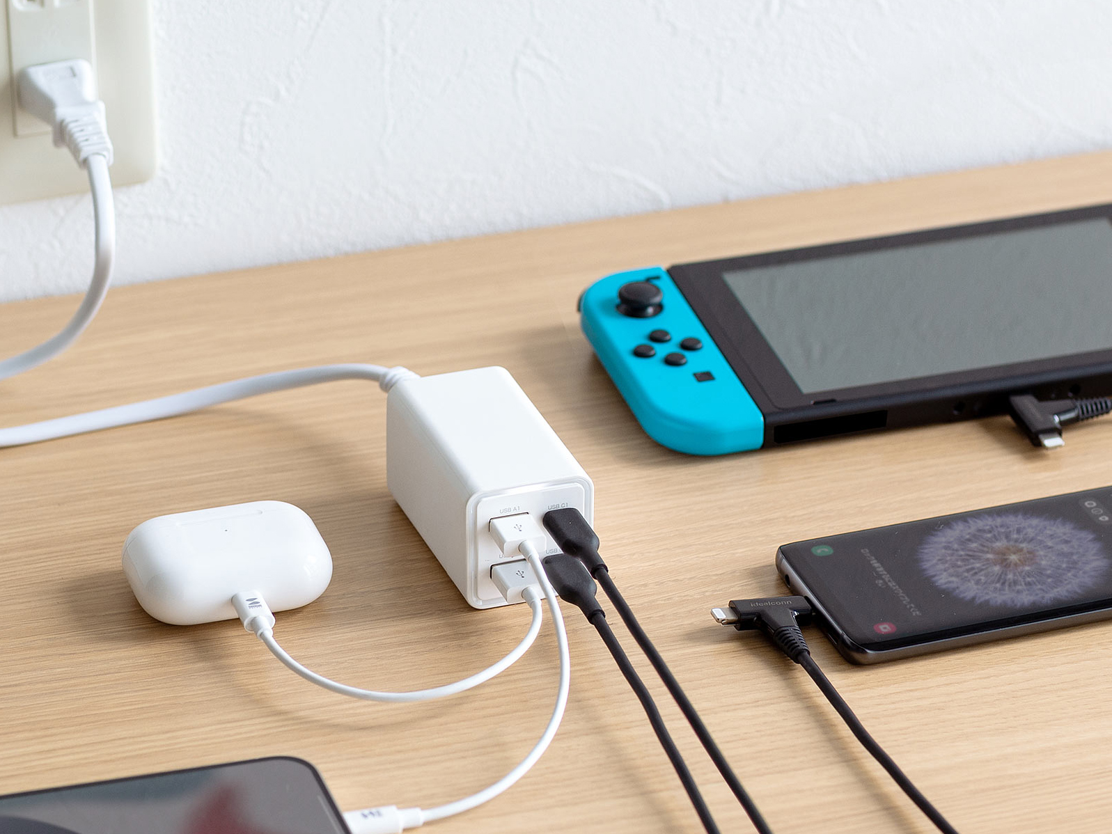 合計最大出力66W、ケーブル長1.5mのUSB PD対応充電器「700-AC035W