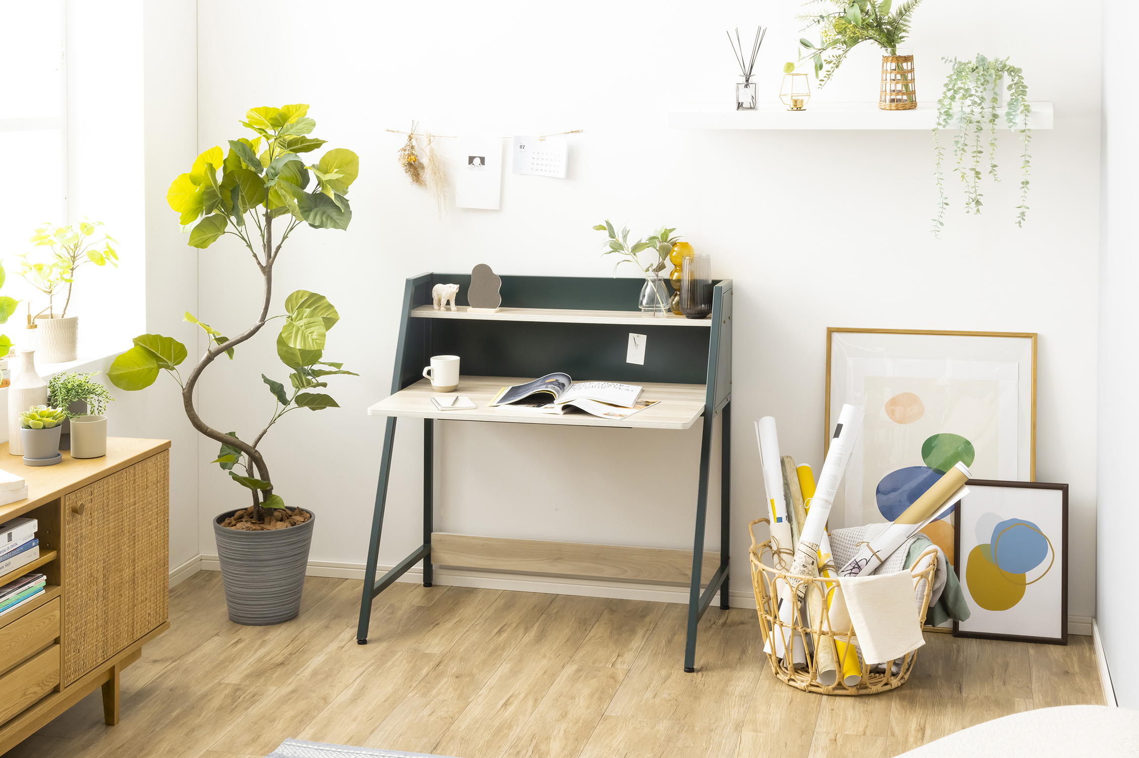 関家具の女性向け家具ブランド、仕事に使いやすいコンパクトなスチール