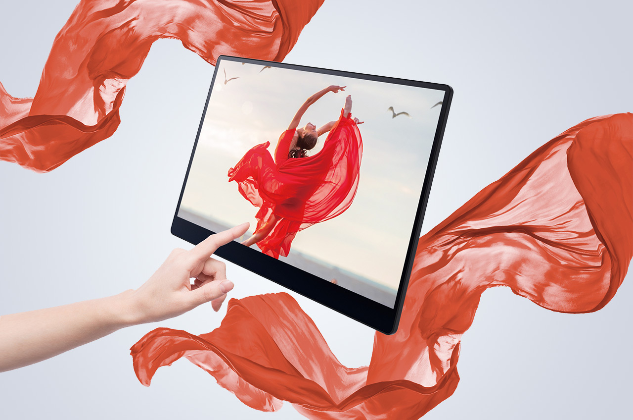 PFU、15.6インチの“世界最軽量”モバイルタッチディスプレイ「RICOH