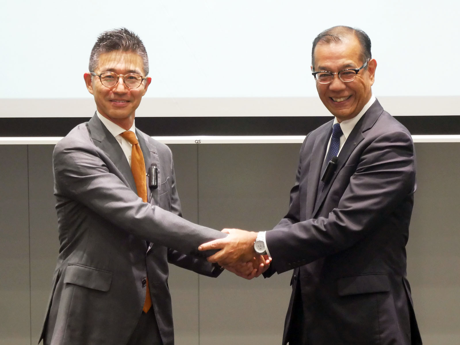 日本HP、auと実現した5年間通信し放題の「HP eSIM Connect」など