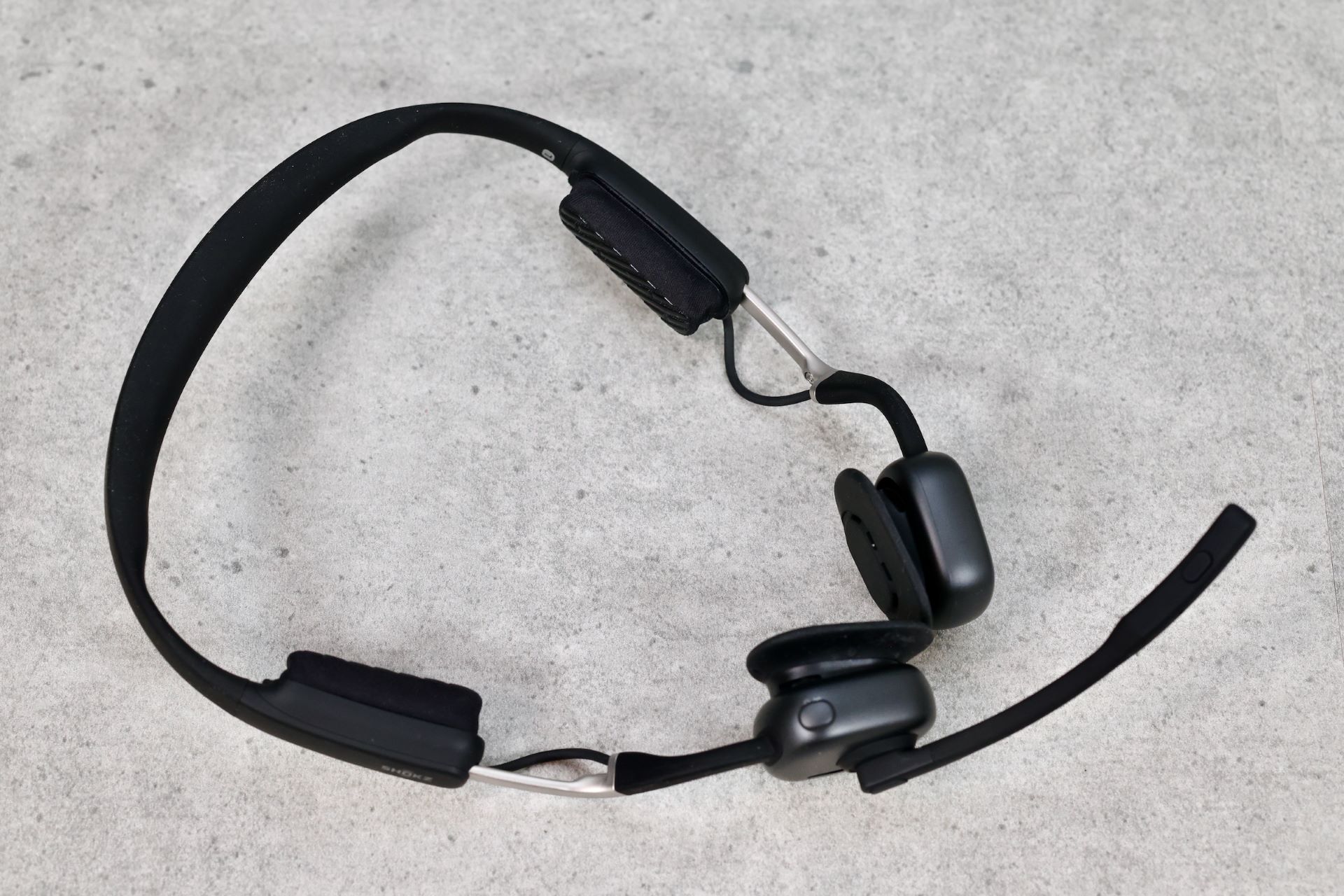 ず～っとWeb会議続きでも辛くない!! 骨伝導で耳をふさがず、長時間装着