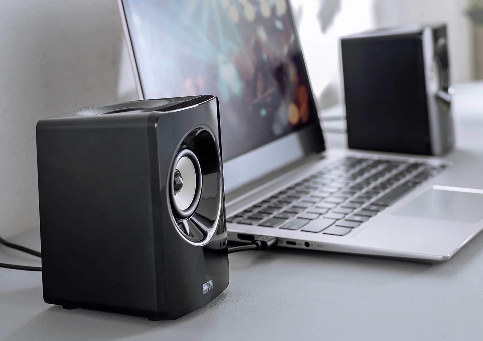 Bluetooth・USB・ミニプラグの接続に対応したコンパクトなステレオ