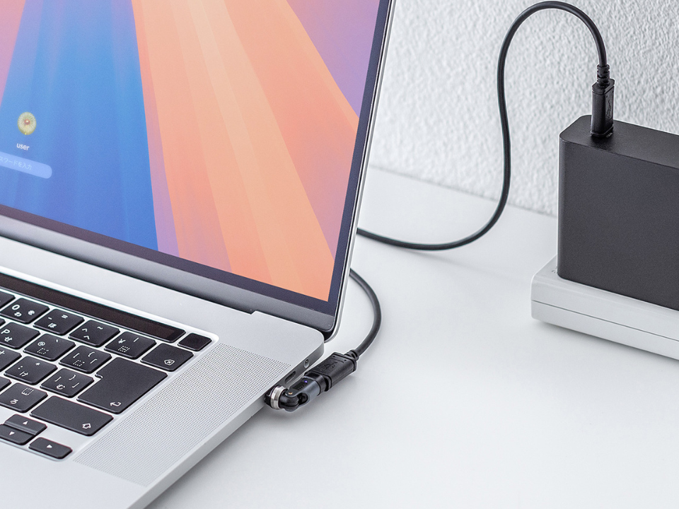 ケーブルが邪魔にならない！ コネクタが回転する最大240W対応のUSB