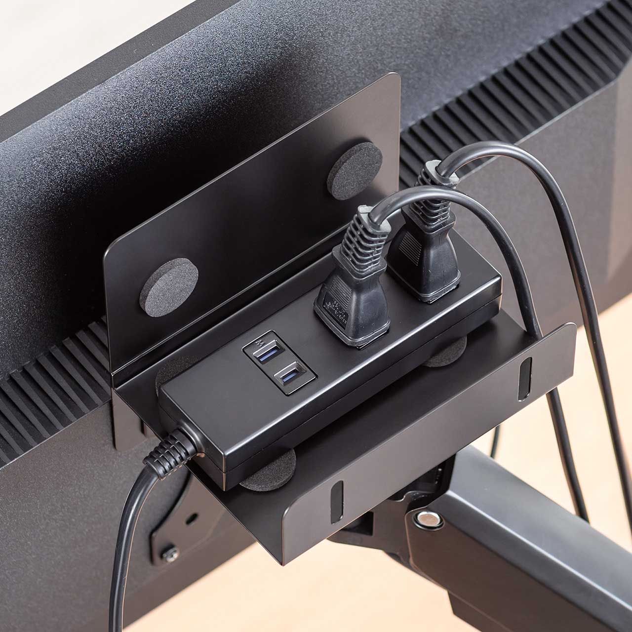 モニター裏に周辺機器を収納できるVESA対応ホルダー「100-VESA011