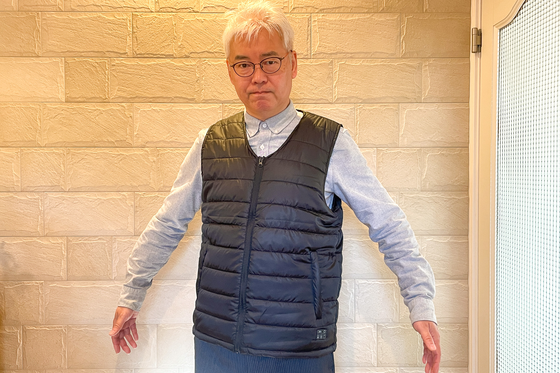 暖房なしでの仕事が寒すぎる!! 電熱ベストと40000mAhとかいう大容量 