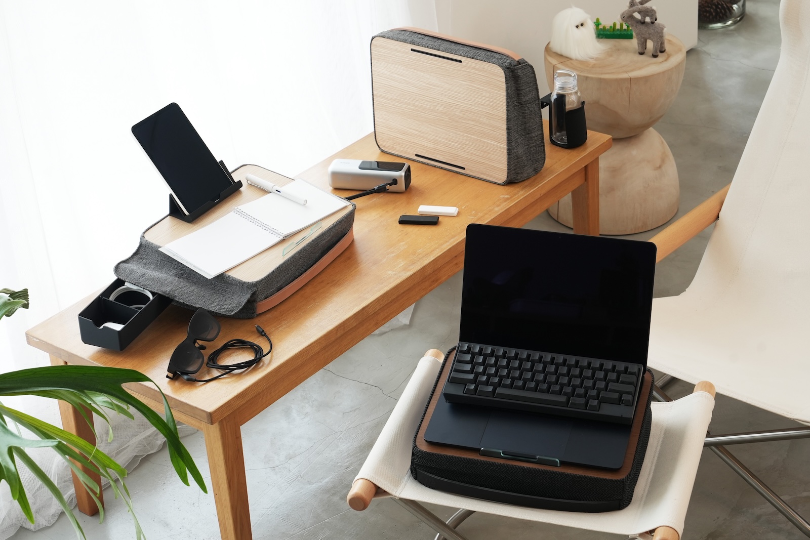 モバイルワークデスクバッグ デスクエニウェア ファーイーストガジェット 膝上で快適に作業できるバッグ兼超小型デスク「デスクエニウェア2