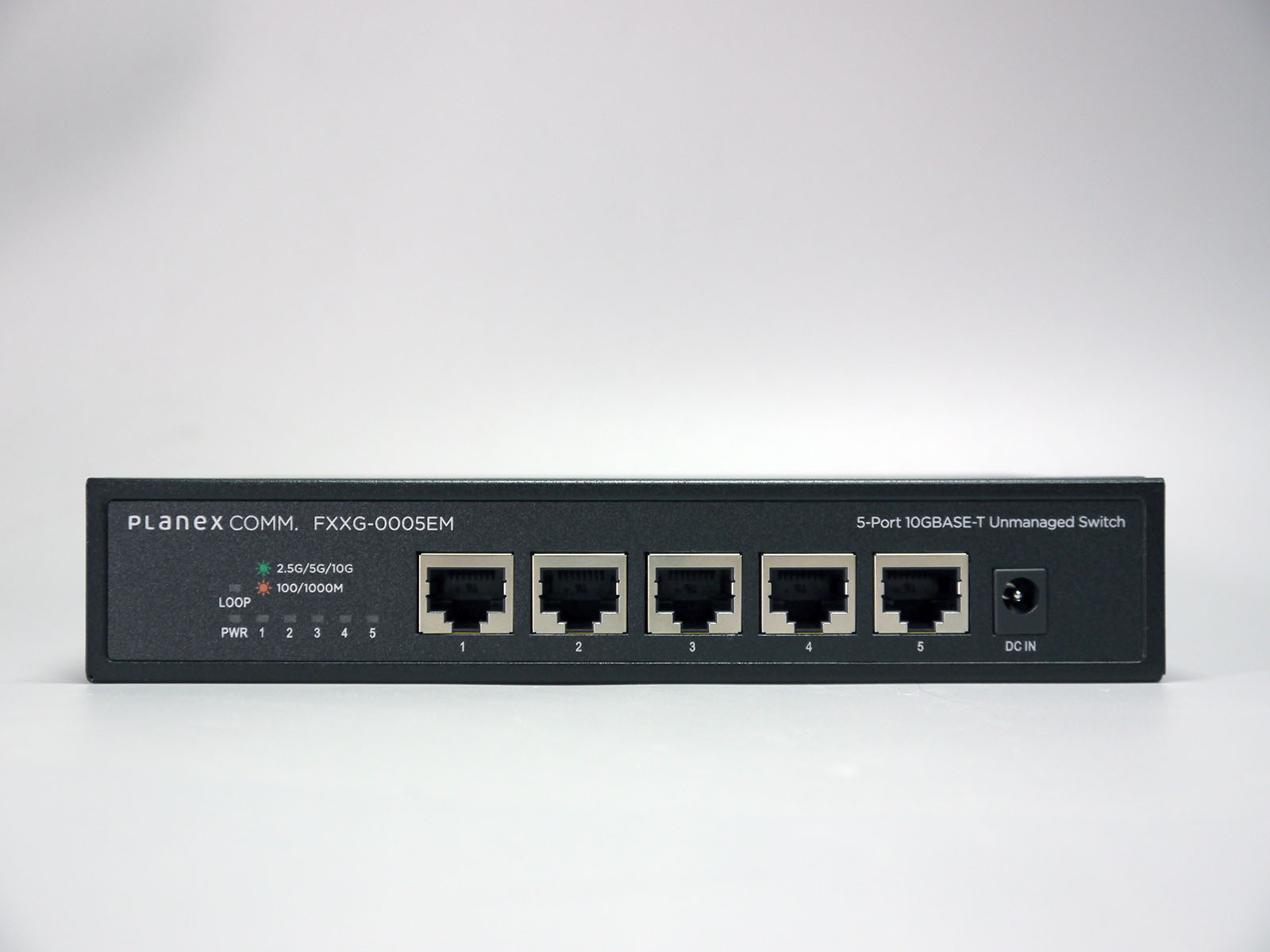 放熱の秘密は底面の大型パネルにあり！ プラネックスの10GBASE-Tスイッチ「FXXG-0005EM」【イニシャルB】