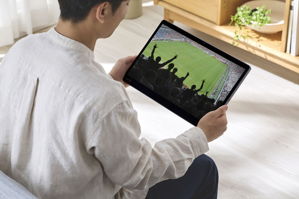 アイリスオーヤマ、大画面でワイヤレス充電対応の15.6インチタブレット