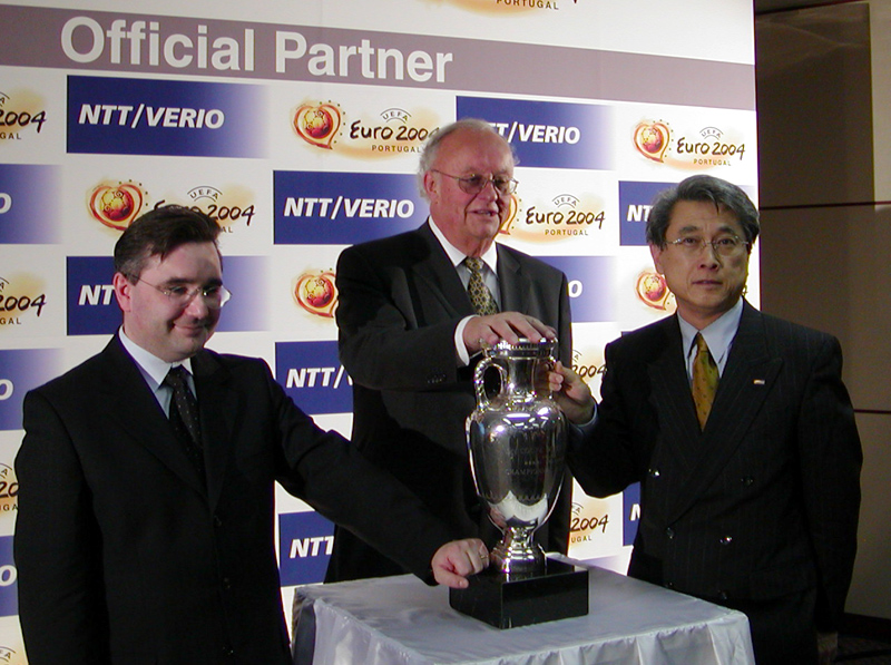 Nttコム Uefa Euro04 の日本語公式サイトを開設